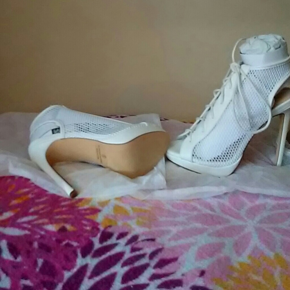 Heels - Picture 4 of 4